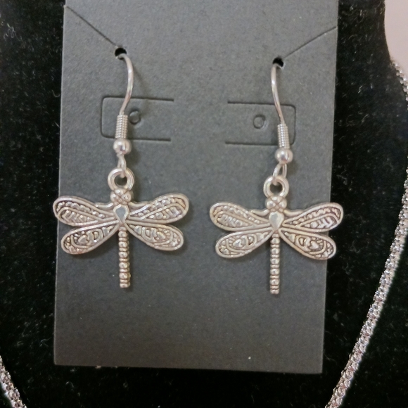 2 item-FAUX TURQUOISE DRAGONFLY GEMSTONE SILVERTONE NECKLACE & DRAGONFLY EARRING - Picture 3 of 10